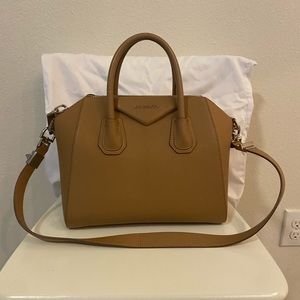 ❌SOLD❌ Givenchy Small antigona bag in grained leather beige. Silver hardware.